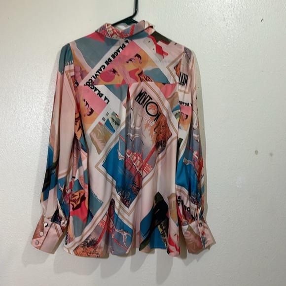 No Brand long sleeved blouse with outdoor scenery. Size Medium. - Picture 5 of 8